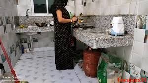 Indian Desi maid kitchen main khana bna rhi thi budhe man ne thok di watch  online