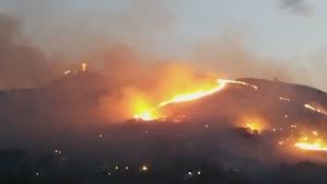 Las llamas se reportaron desde las 8:00 p.m. La Fiscalia De Colombia Investiga Mas De 200 Incendios Forestales En Cali Rt