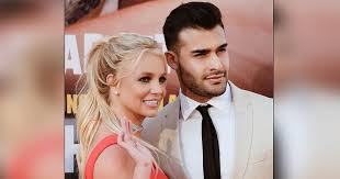 Asghari has been a supportive and loving boyfriend through all her concerts, sources have said. Numcaz Gjjaaem