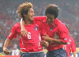 이후 일본의 요코하마, 가시와 레이솔 등에서 뛰었고, 2006년 울산 현대에서 프로 생활을 마감했다. Jvaqcga8b7wvum