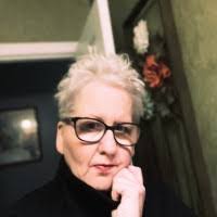 Kim Robey's Instagram, Twitter & Facebook