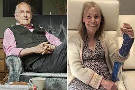 Actor, presenter and writer, gyles brandreth is definitely not shy in a change of career direction! Celebrity Gogglebox Star Gyles Brandreth Accidentally Breaks Wife S Wrist Aktuelle Boulevard Nachrichten Und Fotogalerien Zu Stars Sternchen