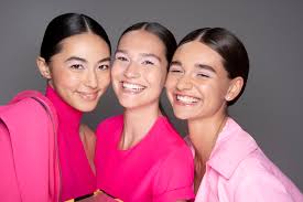 Auf natürlichem wege bekommen mittelblonde frauen zum beispiel kein weißblond hin. Ein Whitening Pen Verspricht Weisse Zahne In Wenigen Minuten