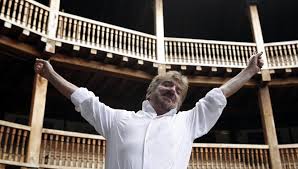 Roma vuole omaggiare gigi proietti dedicando a lui uno dei luoghi che gli erano più cari, il globe. Il Globe Theatre Intitolato A Gigi Proietti Il Palcoscenico Si Riaccende Con Il Suo Romeo E Giulietta La Repubblica
