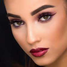 🔺Vibrant “Aubergine” eyeliner🔻Rosewood Lips🔺 Foundation in  @makeupforevermea Ultra HD, Powder Contouring in  @essentialprofessionalmakeup Eyes in @anastasiabeverlyhills renaissance  palette Lips in @aestheticacosmetics Rosewood Products are listed