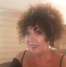 hiya , can anyone tell me how many Elvis impersonators are