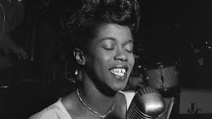 Arcát átműtötték, hogy a hangja világhírű lehessen