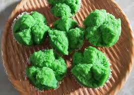 Kocok telur bersama gula hingga mengembang. Resep Bolu Kukus Pandan 2 Telur Oleh Yulia Lia Cookpad