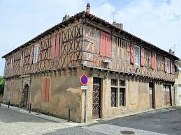 Maison A Masseube Plus D Infos Sur Le Lien En 2020 Maison Monuments Historiques Monuments