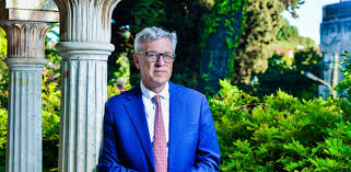 Sami Sagol: Portrait of Mr. Keter