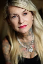 Lisa Brownlee's Instagram, Twitter & Facebook