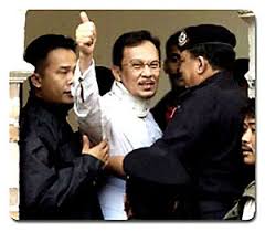 Senin (16/3) polisi menangkap putri sulung anwar ibrahim, nurul izzah. Anwar Ibrahim Wikipedia Bahasa Melayu Ensiklopedia Bebas