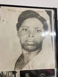 Can someone edit old family photos?