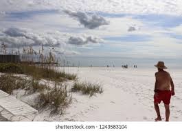 Lido Key, Fl - 𝙄𝙩'𝙨 𝙖 𝙗𝙚𝙖𝙪𝙩𝙞𝙛𝙪𝙡 𝙙𝙖𝙮 𝙖𝙩 𝙇𝙞𝙙𝙤 𝘽𝙚𝙖𝙘𝙝!  According To The Lifeguards, Water Temperature Is 82°F. A Little Bit Of  Seagrass Washing Up. Otherwise, The Visibility In The Water