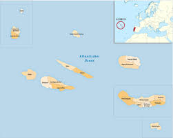 De archipel bestaat uit negen bewoonde en acht onbewoonde eilanden (samen de formigas bank genoemd) met een totale oppervlakte van 2247 km². Azoren Wikipedia