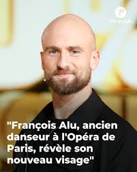 Découvrez le quotidien paisible de Pierre Niney et Natasha Andrews loin de  Paris, entourés d'animaux et de nature. 🌿 ➡️ https://l.purepeople.com/c0N