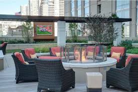 Vip Pools In Apartment Communities Chicago Apartment Apartment Communities River North