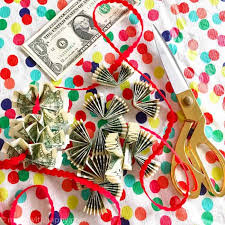Beautiful money flower lei | modular origami for graduation dollar tutorial diy by nprokuda. Money Lei Made With Happy