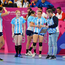 En el certamen europeo de la especialidad, las jugadoras no querían usar la vestimenta tradicional, pidieron autorización pero la misma fue negada. Coronavirus En Medio De Las Suspensiones A Un Seleccionado Argentino Lo Presionan Para Ir A Jugar A Europa