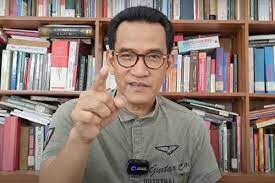 Pakar hukum tata negara, refly harun, bependapat bahwa hari lahir pancasila sebagai dasar historis istilah pancasila, ujar refly, memang pertama kali dilontarkan presiden soekarno pada 1. Refly Harun Soroti Doxing Terhadap Komnas Ham