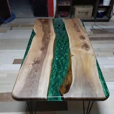 Green resin table should always look refreshing, unique and elegant, as that is where you would sit for a fresh cup of coffee and feel rejuvenated. Epoxy Resin Table Green