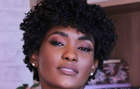 Érika januza da trindade gomes. Erika Januza Surge De Trancas Para O Natal E Encanta A Web Ofuxico