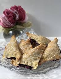 Berry Turnovers In 2020 Caramel Popcorn Easy Puff Pastry Desserts Super Easy Recipes