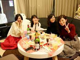 中田有紀さんのインスタグラム写真 - (中田有紀Instagram)「毎年恒例おはよんOGクリスマス会🎄🎅🎁✨ #クリスマス会 #おはよんog # 本多小百合 ちゃん #酒井千佳 ちゃん #玉木碧 ちゃん #小百合ちゃんの娘ちゃんも #ブロッコリーのクリスマスツリーサラダは碧ちゃん作 ...