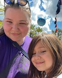 Nicole Pray's Instagram, Twitter & Facebook