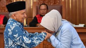 Nama amien rais sangat dikenal saat era reformasi sebab ia merupakan tokoh yang paling kritis terhadap. Amien Rais Testifies In Ratna Sarumpaet Hoax Trial News En Tempo Co Tempo Co