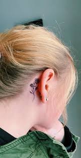 Rose Tattoo In 2020 Behind Ear Tattoos Rose Tattoo Behind Ear Stylist Tattoos
