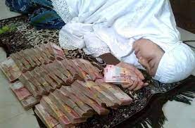 Zikir selain beribadah, juga akan mempercepat kita untuk 7. Biar Cepat Kaya Kerja Keras Saja Tidak Cukup Tambahkan Amalan Ini Nawacita