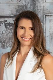 Annette Crossland's Instagram, Twitter & Facebook