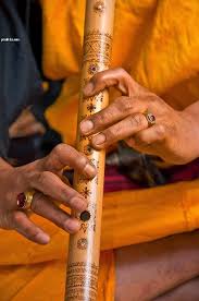 Cara penggunaan alat musik tradisional ini dengan cara jenis alat musik tersebut adalah jenis alat musik yang berasal dari hembusan napas, yang biasanya disebut. Alat Musik Tradisional Indonesia Dan Fungsinya