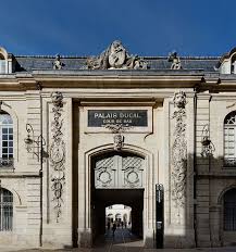 Palais Des Ducs De Bourgogne Porte De La Cour De Bar Dijon C Est Ma Ville En 2019 Bourgogne Dijon Et Portes