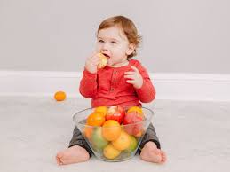 Buah untuk bayi usia 6 bulan yang paling sehat & bagus untuk bayi bayi 6 bulan sudah boleh diberi makanan pendamping asi. Catat Daftarnya 8 Buah Yang Baik Untuk Bayi 6 Bulan Galadiva Com