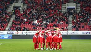 Ολυμπιακός στο ποδόσφαιρο και δείτε βιντεο που ανεβάζουμε στο κανάλι. Olympiakos Olympiacos Olympiakos Soccer Field Soccer Football