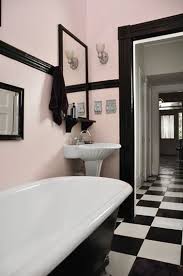 Salle De Bain Retro Ou Le Retour De La Tendance Vintage Salle De Bain Rose Salle De Bain Retro Et Idee Salle De Bain