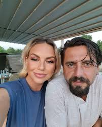 Gemeni” Eliza Natanticu nu se mai ferește! Vedeta și soțul ei au dat vestea  chiar la început de an! Așteaptă cu nerăbdare momentul în care familia lor  se va mări