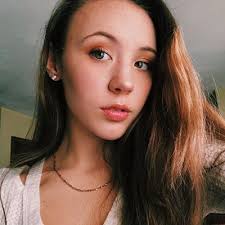 Kayla Howe's Instagram, Twitter & Facebook