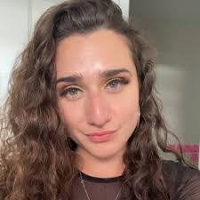 Julia Garibaldi's Instagram, Twitter & Facebook