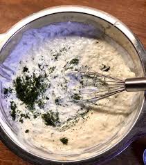 Dieses Zaziki Variante Ist Nicht Dunnflussig Sondern Schon Cremig Diese Art Der Zubereitung Durfte In Deutschland Kaum Tzaziki Zaziki Rezept Tzatziki Rezept