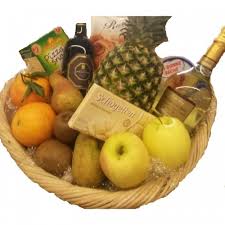 Il mozzarè realizza cesti natalizi per privati e aziende da diversi anni. Cesto Misto Composizione Con Frutta Cioccolato Biscotti E Vino