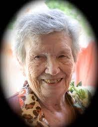 Eloise Hooper's Instagram, Twitter & Facebook