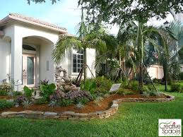 Discover 15 front yard landscaping ideas that will boost your curb appeal, increase the resale value of your home and impress your neighbors. 20 Florida Front Yard Landscaping Ideas Magzhouse