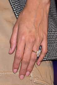 Hailey Baldwin S Engagement Ring Celebrity Engagement Rings Engagement Rings Bridal Sets Engagement Ring Inspiration