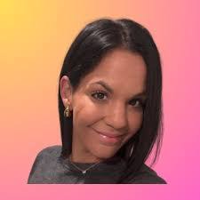 Amanda Straus's Instagram, Twitter & Facebook