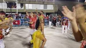 Viviane araújo fez valer seu posto de rainha de bateria e compareceu na noite de sábado (8) a em 2019, o salgueiro vai apresentar o enredo em homenagem a xangô, o orixá da justiça e patrono da. Viviane Araujo Brilha No Ensaio Tecnico Do Salgueiro Youtube