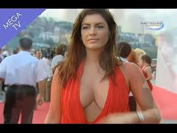 Tuğba ekinci latex deri elbise catsuit iç çamaşırı giyinmiş şarkı söylüyor latex dress catsuit. Tuba Ekinci Frikikleri Mp4 3gp Flv Mp3 Video Indir
