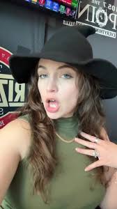 A tripod does exist it just escaped the room for the moment apparently 😂  #upgrade